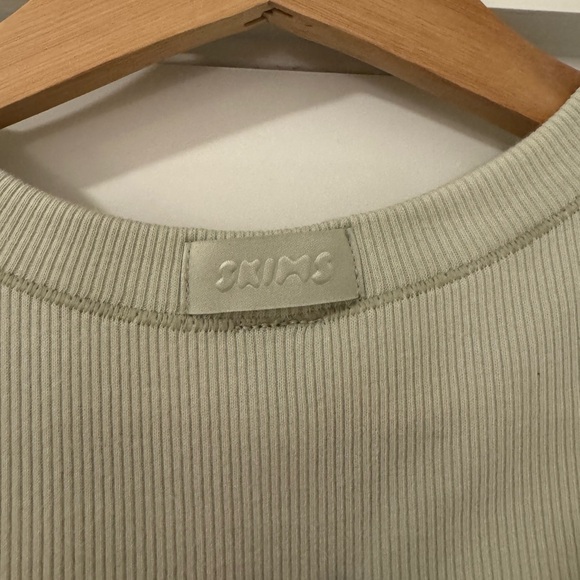 Skims Ribbed tee - Picture 5 of 5